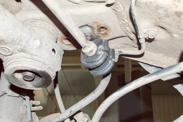 スタビライザー ブッシュの症状と診断 2025 – 小さな異音を大きな問題にしないでください